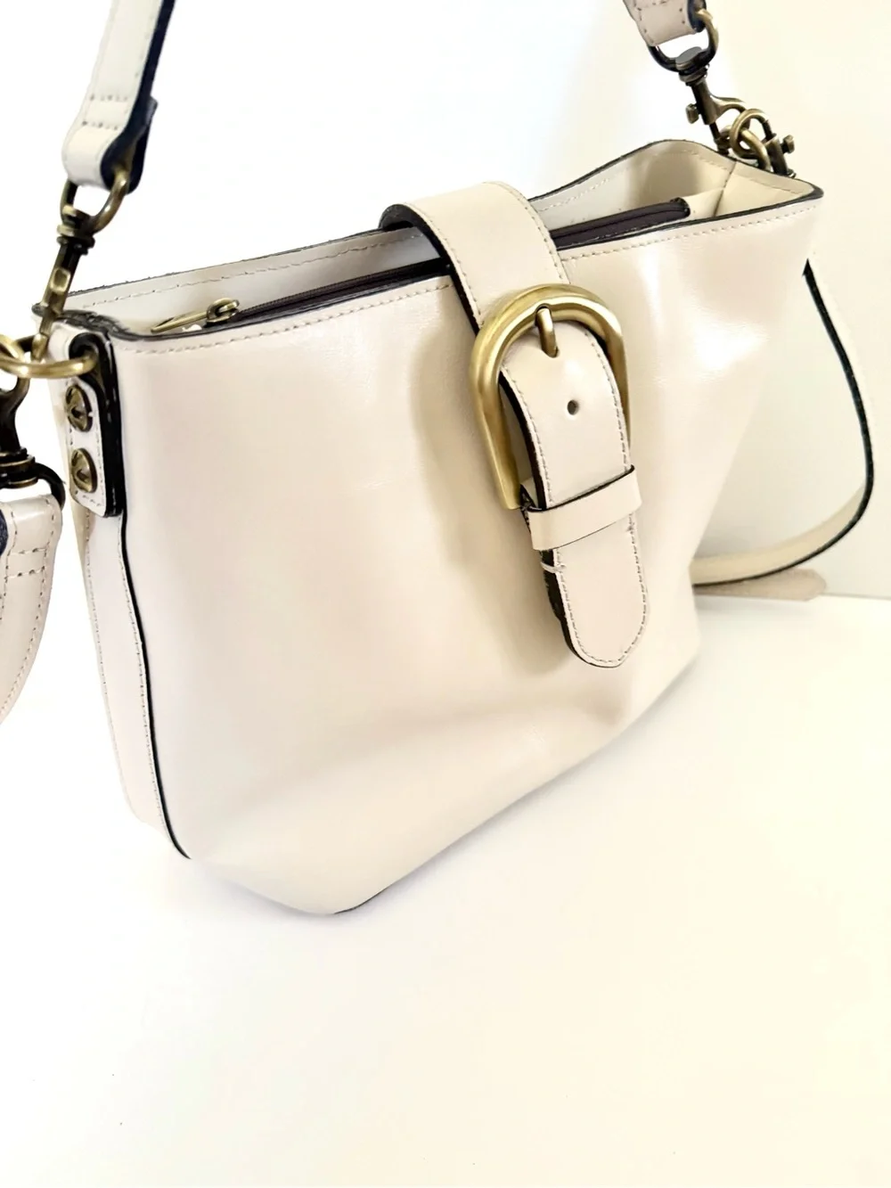 Patricia Nash Irving Bucket Bag Leather Buckle Shoulder Crossbody Cream